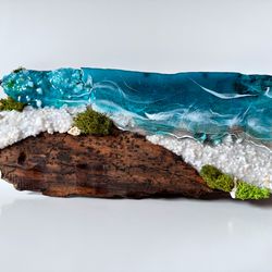 live edge blue ocean wall art, resin art, ocean wall board, resin sea wood slab is coastal decor ideas.