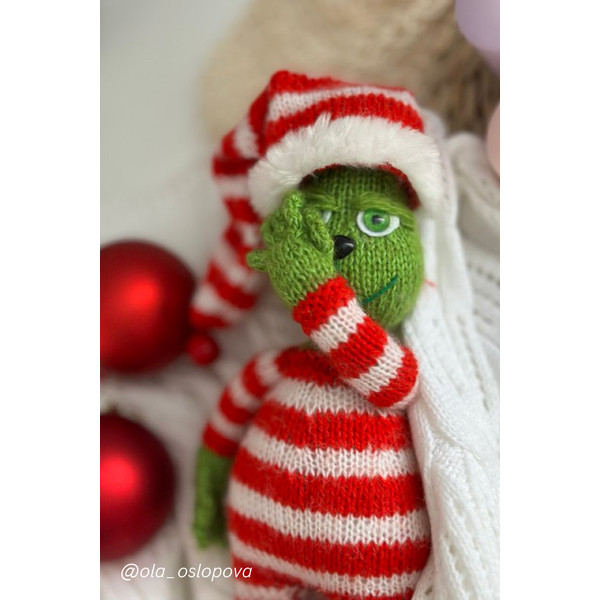 Christmas Grinch. toy doll.png