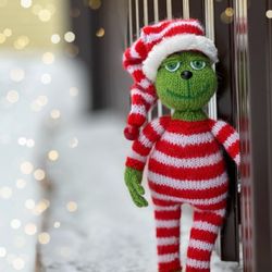 Christmas amigurumi elf doll knitting pattern