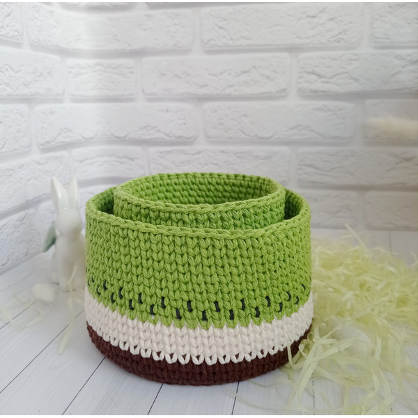 kiwi crochet basket 4.jpg