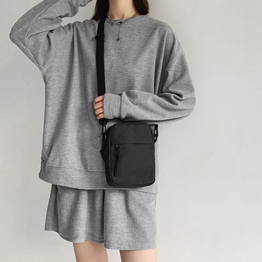 Stylish Mens And Womens SingleShoulder Crossbody Bags Lightweight SolidColored Small Mobile Phone B 4