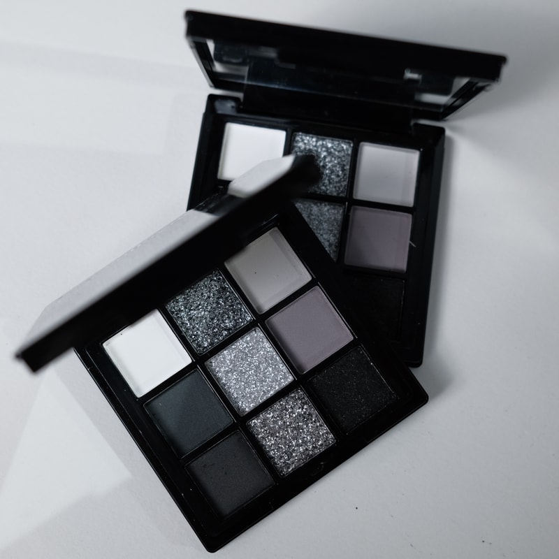 Smokey Style Eye Shadow Palette Dark Black Grey Silvery Color Matte Shimmer Finish For Stage Perfor 1