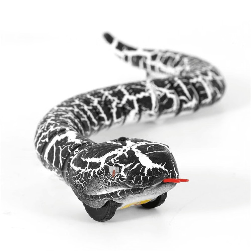 Realistic remote control snake for pranks