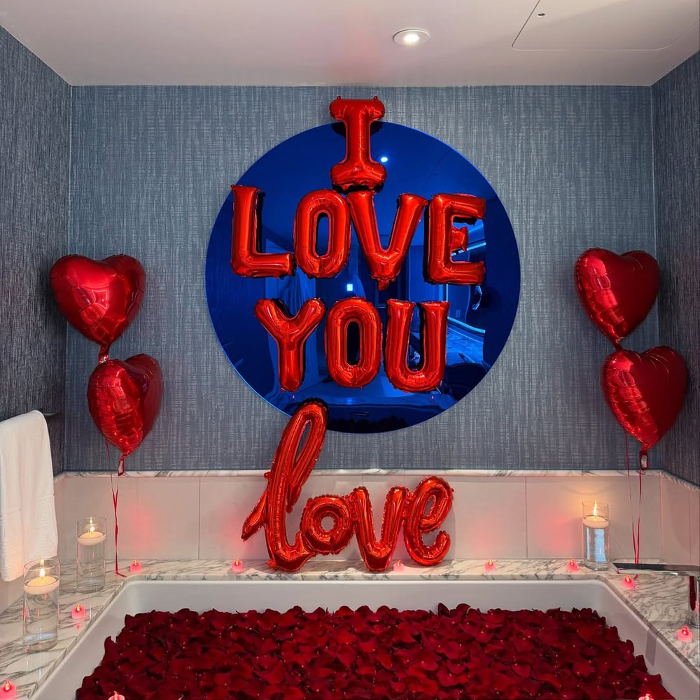 Heart Shaped Aluminum Film Balloon with Red Simulated Petals for Valentine's Day Wedding Decoration