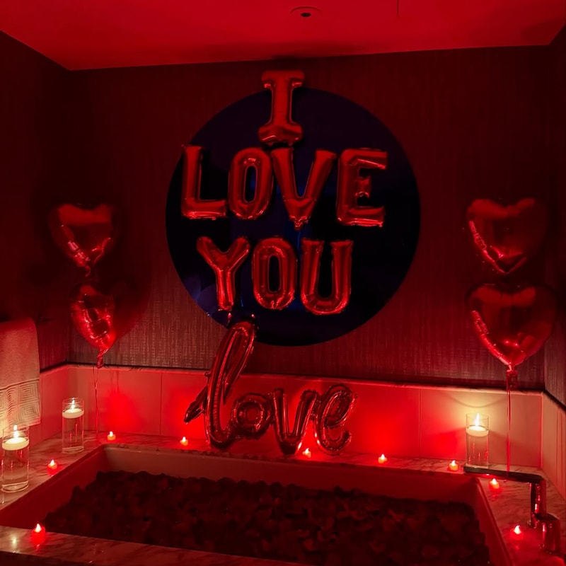 Heart Shaped Aluminum Film Balloon with Red Simulated Petals for Valentine's Day Wedding Decoration