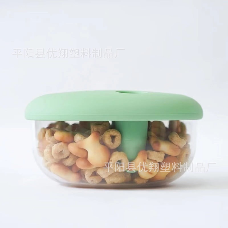 Food Storage Container, Snack Storage Box with Hands-Free Design for Camping and Home Kitchen Use
