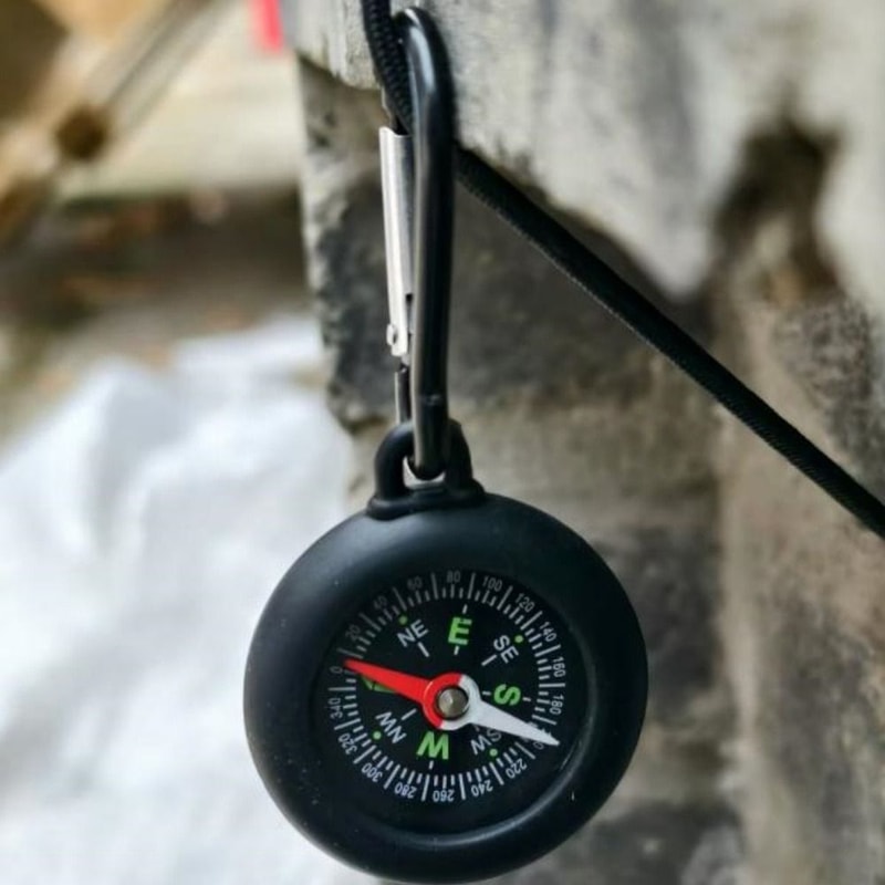 Compass Camping Keychain, Mini Outdoor Survival Carabiner, Hiking Backpack Buckle