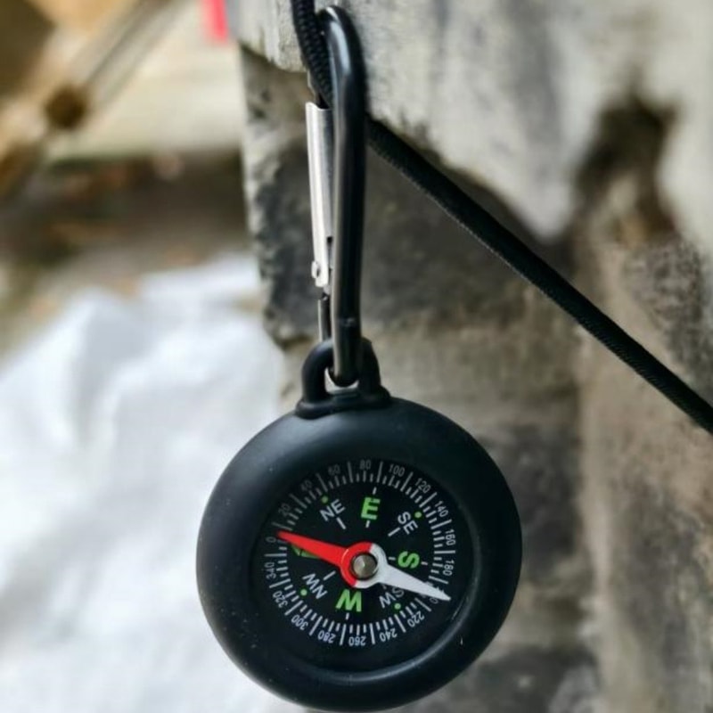 Compass Camping Keychain, Mini Outdoor Survival Carabiner, Hiking Backpack Buckle