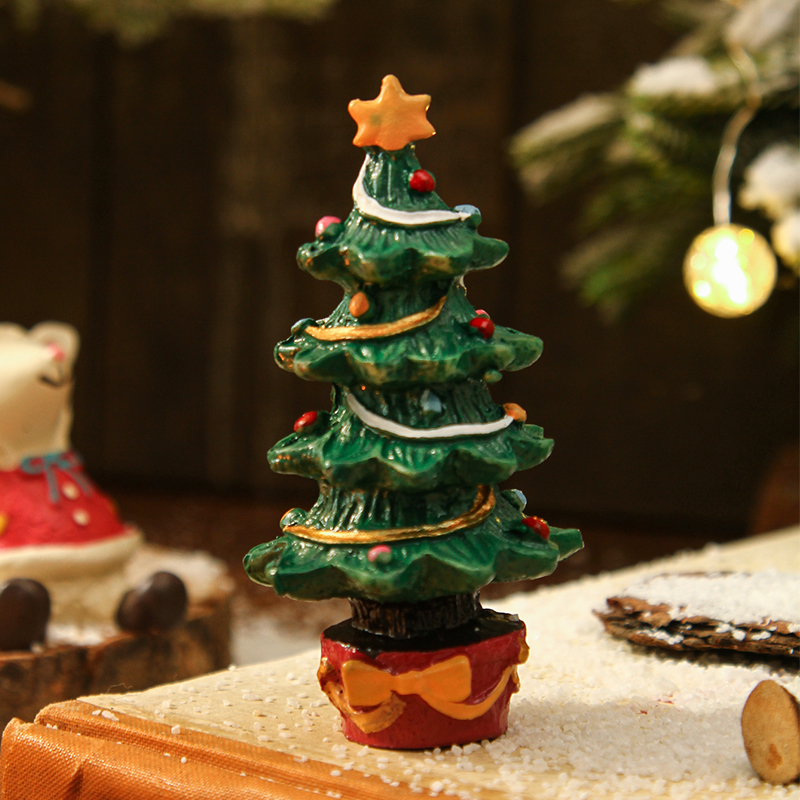Resin Material Home Decoration with Cute Christmas Lambs and Christmas Tree for Holiday Homes
