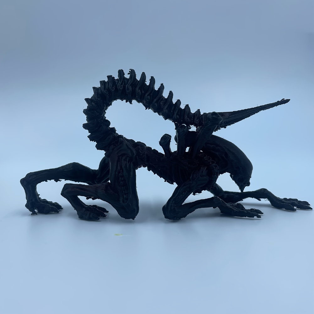 Creatively Designed Special-Shaped Ornament Ready to Prey, Perfect for Alien Atmosphere Collection