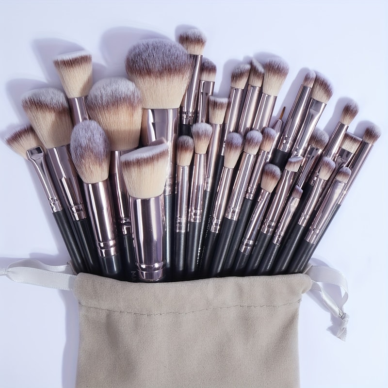 Professional Makeup Brush Set With Foundation Concealers Eye Shadows Powder Blush Blending Brushes 0