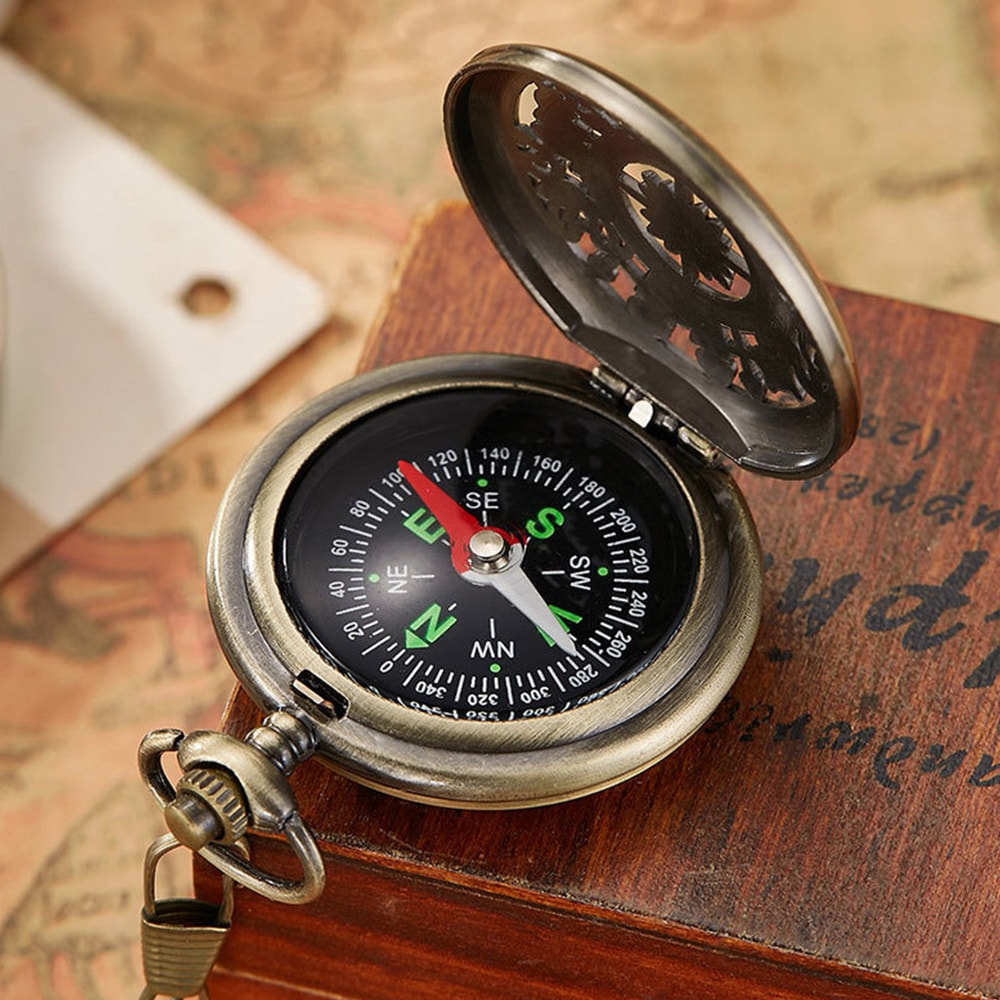 Vintage Compass Portable Pocket Retro Alloy Hiking Compass Accurate Direction Outdoor Navigation