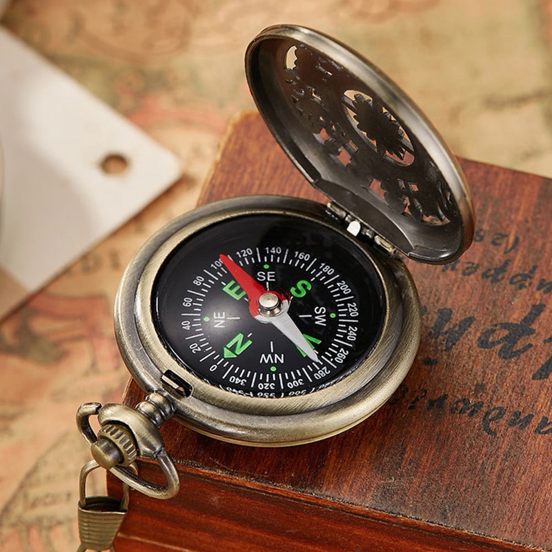 Vintage Compass Portable Pocket Retro Alloy Hiking Compass Accurate Direction Outdoor Navigation