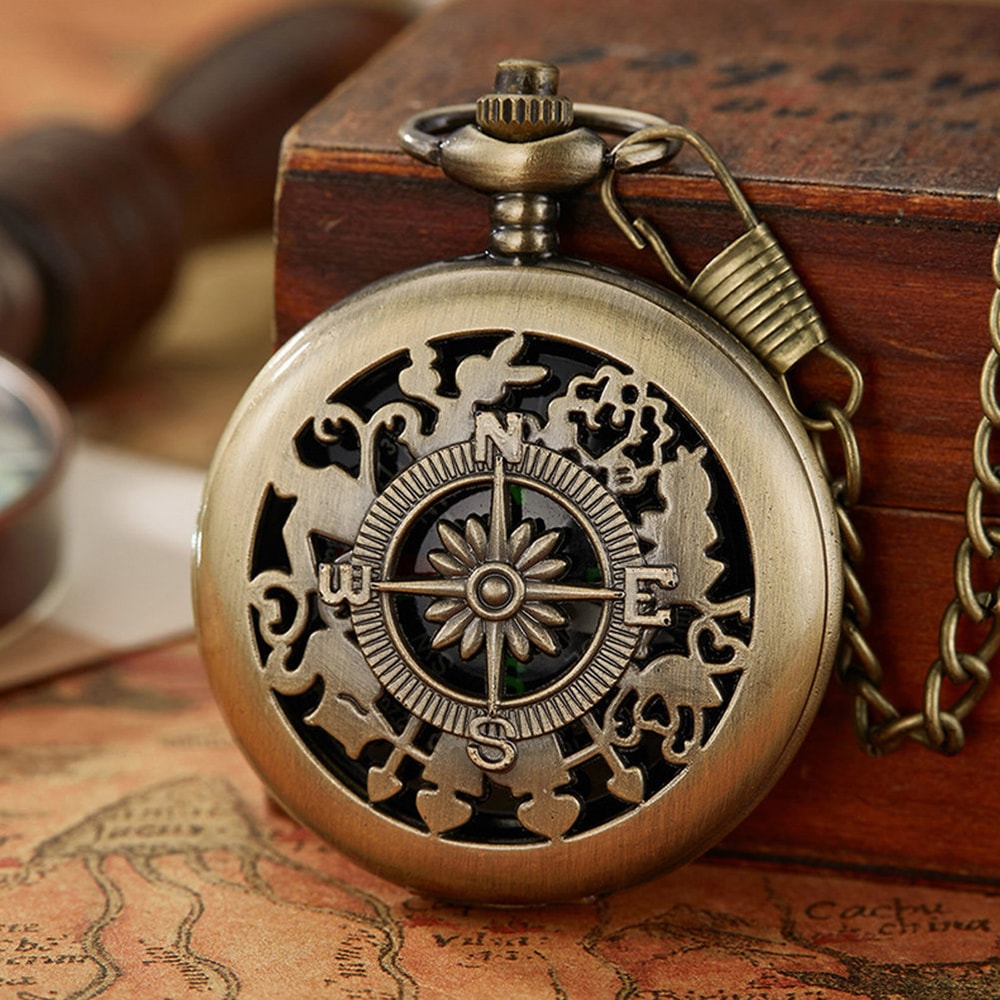 Vintage Compass Portable Pocket Retro Alloy Hiking Compass Accurate Direction Outdoor Navigation