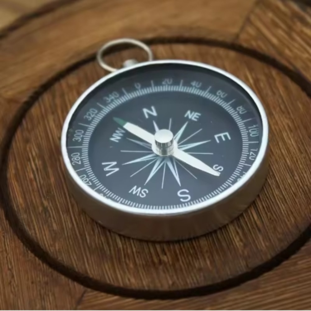 Mini Pocket Compass Keychain – Portable Aluminum Alloy Travel Gift for Outdoor Adventures