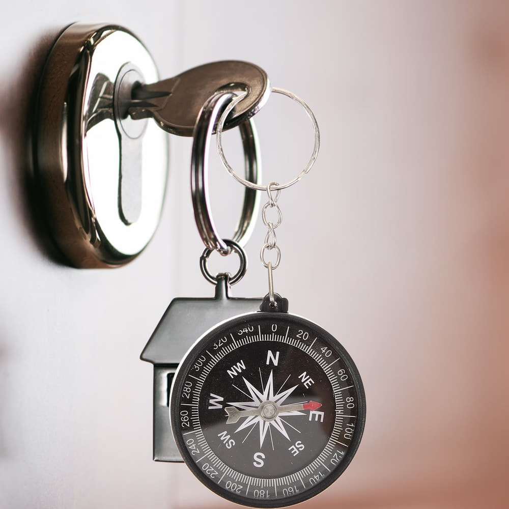 Vintage Pirate Compass Keychain Mini Navigation Pendant Gift for Kids and Outdoor Adventures