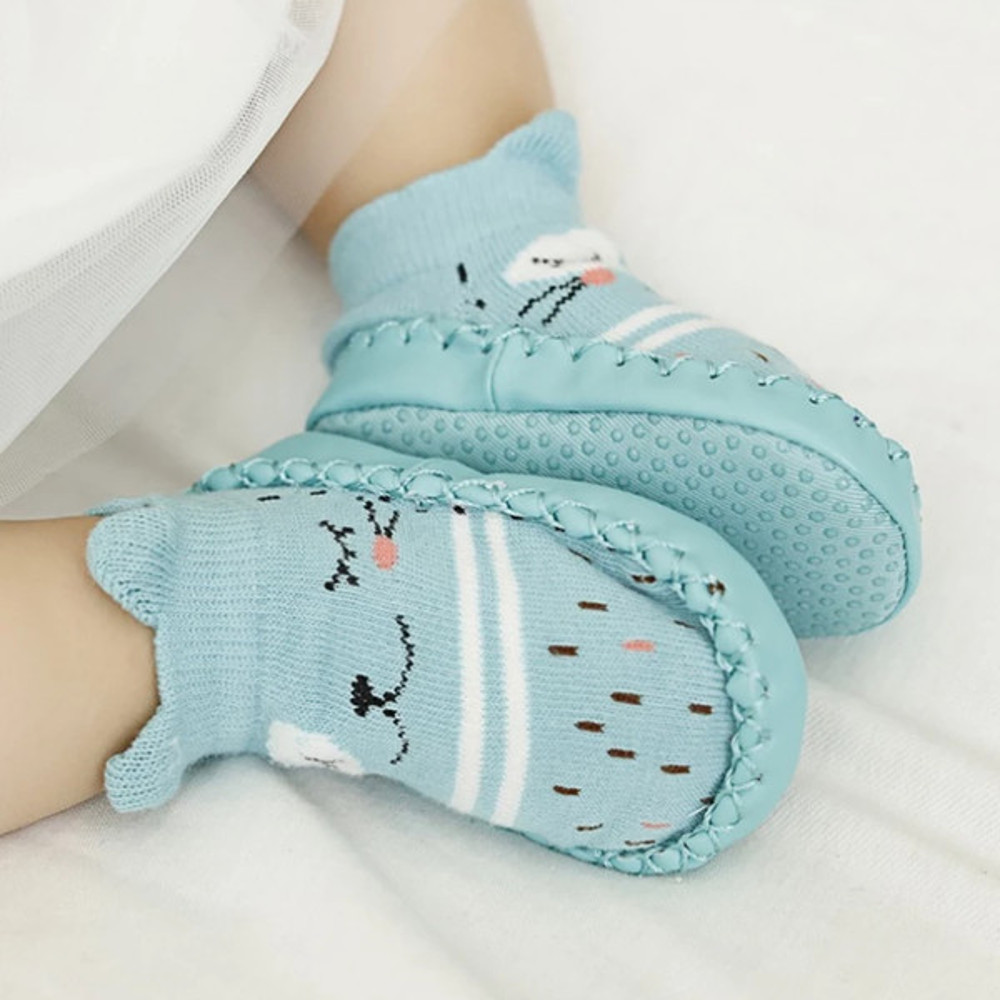 Comfortable first shoes for newborns