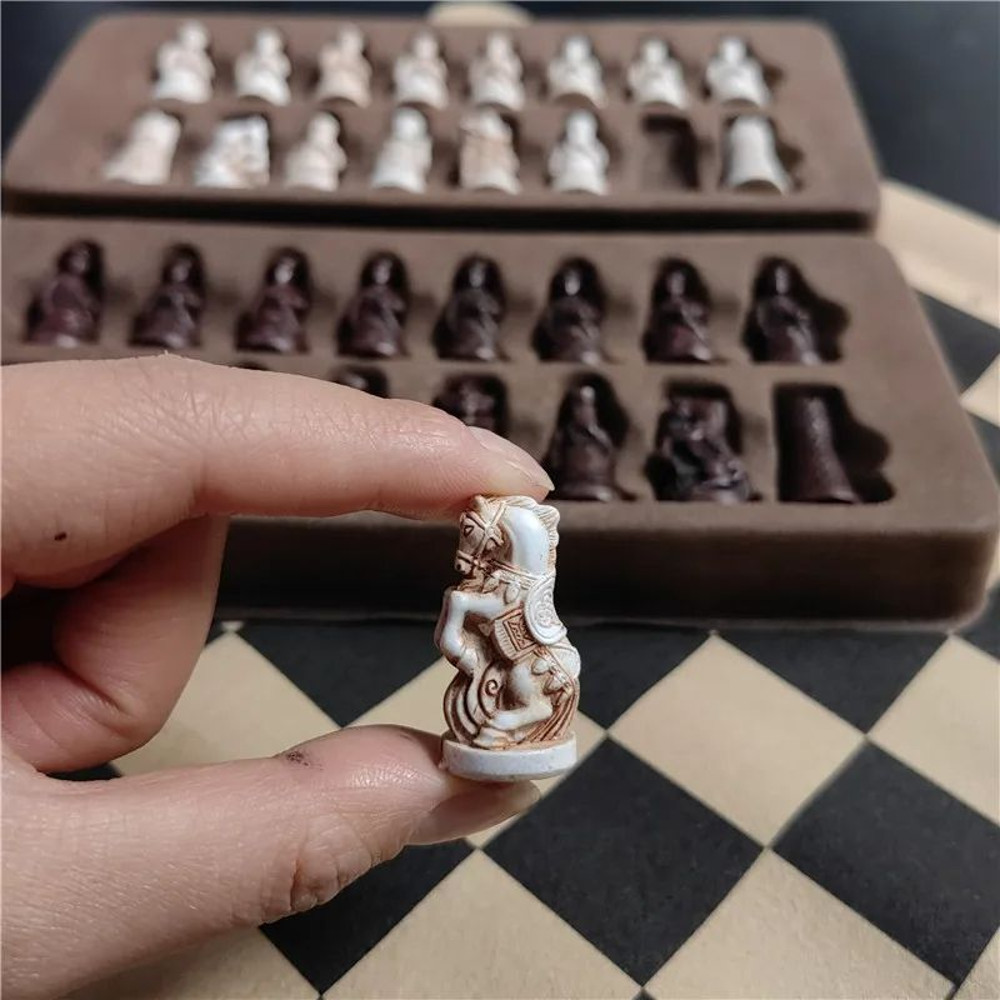 Imitation Ancient Chess Trumpet Resin Chess Pieces With Leather Chessboard Qing Bing Figure Puzzle  4
