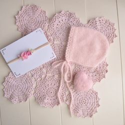 Pink newborn photo prop set : bonnet , headband, felt heart and blanket