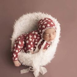 Newborn girl jersey outfit photo prop. Mauve romper and hat set newborn picture. Stretch new kid photography prop