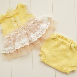 Yellow newborn girl outfit : Top and pants for new baby photo shoot. Yellow lace newborn photo props set.
