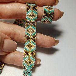 Peyote mosaic Bead pattern for creating a stylish bracelet. Easy to weave a bracelet.Perler bead patterns.