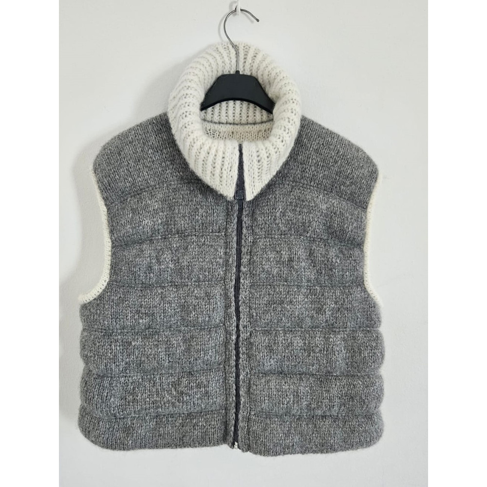 Doublelayered Twocolored Reversible Puffy Jacket Zipped Vest 1
