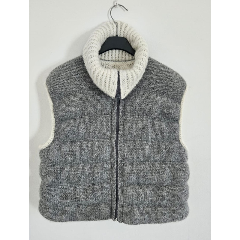 Doublelayered Twocolored Reversible Puffy Jacket Zipped Vest 1