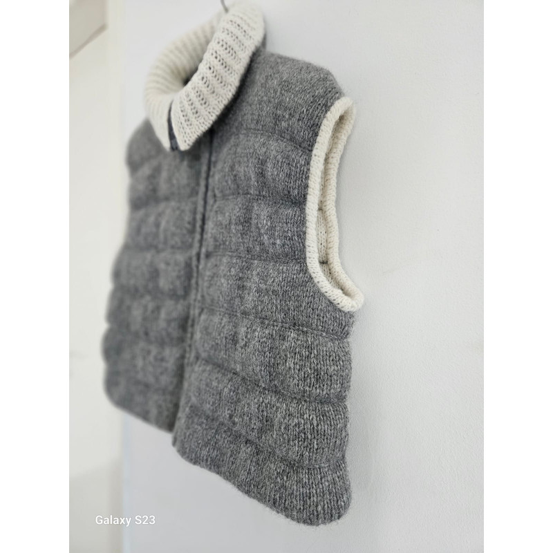 Doublelayered Twocolored Reversible Puffy Jacket Zipped Vest 2