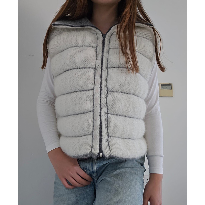 Doublelayered Twocolored Reversible Puffy Jacket Zipped Vest 3
