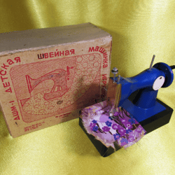 Kids Children's Sewing Machine Mechanical Collectible Toy for Girls Vintage Soviet Decoration Interior Element Retro
