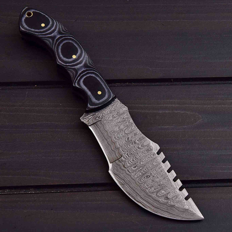 TRACKER KNIFE 1