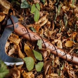 handmade ragnar viking axe with leather sheath , thewizcrafts axe "hand-forged viking axe of legend" model 3