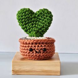 Crochet Hoya Kerrii Plant, Heart Succulent Amigurumi, Crochet Plant in Rust Pot, Plant Lover Gift