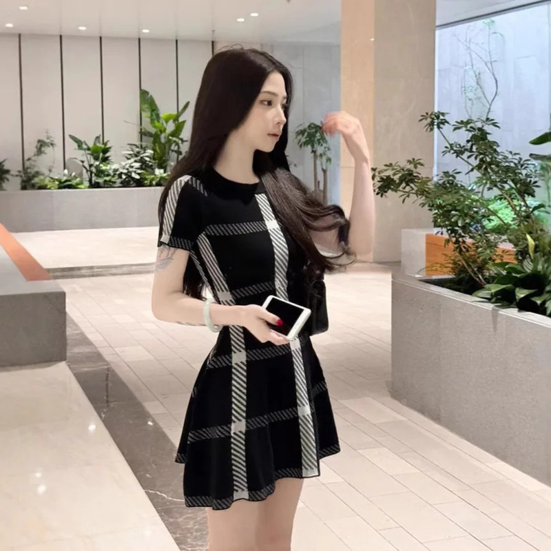 French Vintage Knitted Dress Ladylike Waist Cinching Mini Skirt Short Sleeve