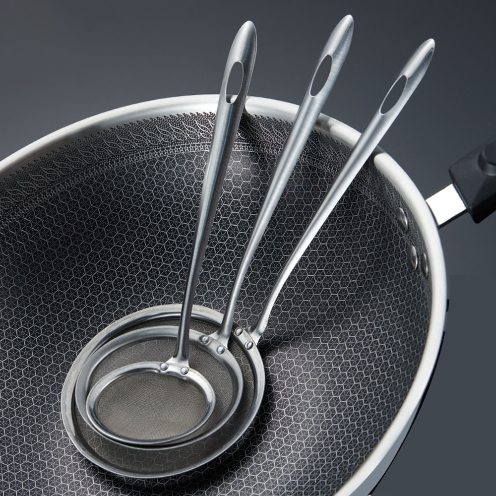 Stainless Steel Mesh Strainer Spoon, Oil Skimmer with Heat Resistant Handle, Dishwasher Safe