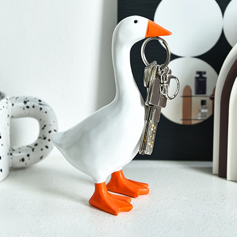 Creative Resin Goose Key Chain, Home Decor Sculpture, Fun Office Desk Decoration and Tool Rack for Unique Spaces