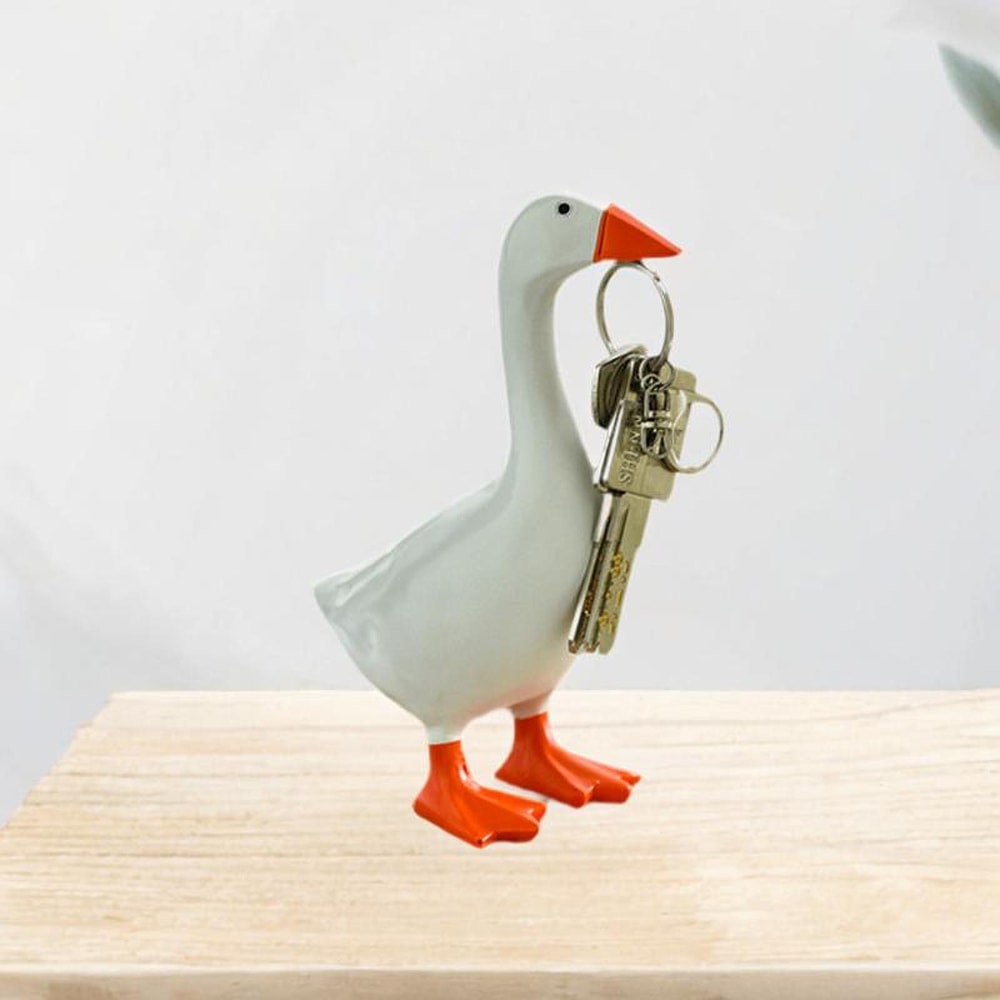 Creative Resin Goose Key Chain, Home Decor Sculpture, Fun Office Desk Decoration and Tool Rack for Unique Spaces