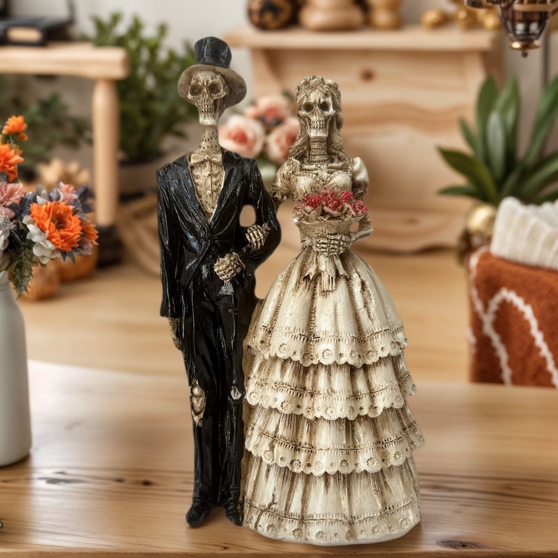 Spooky Couple Skeleton Statue Ornament, Vintage Wedding Dress Style, Romantic Desktop Decoration