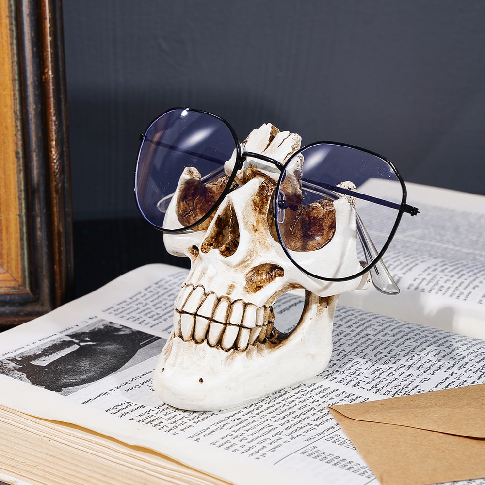 Skull-shaped glasses storage rack, Halloween decoration, resin material, home decoration item