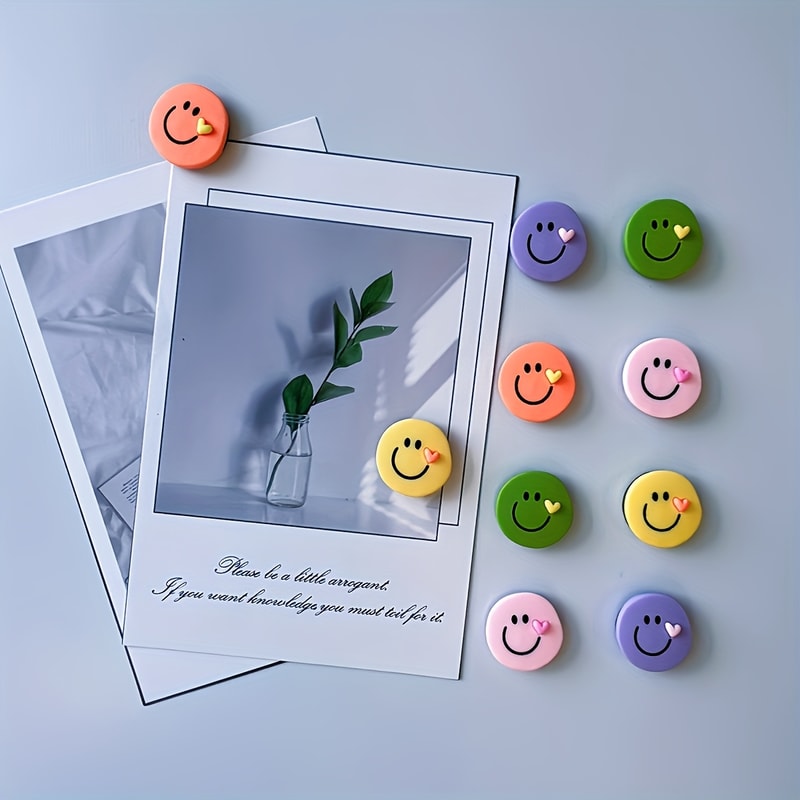 Plastic Round Decorative Magnets for Kitchens, Round Face Christmas Magnets for Fridges