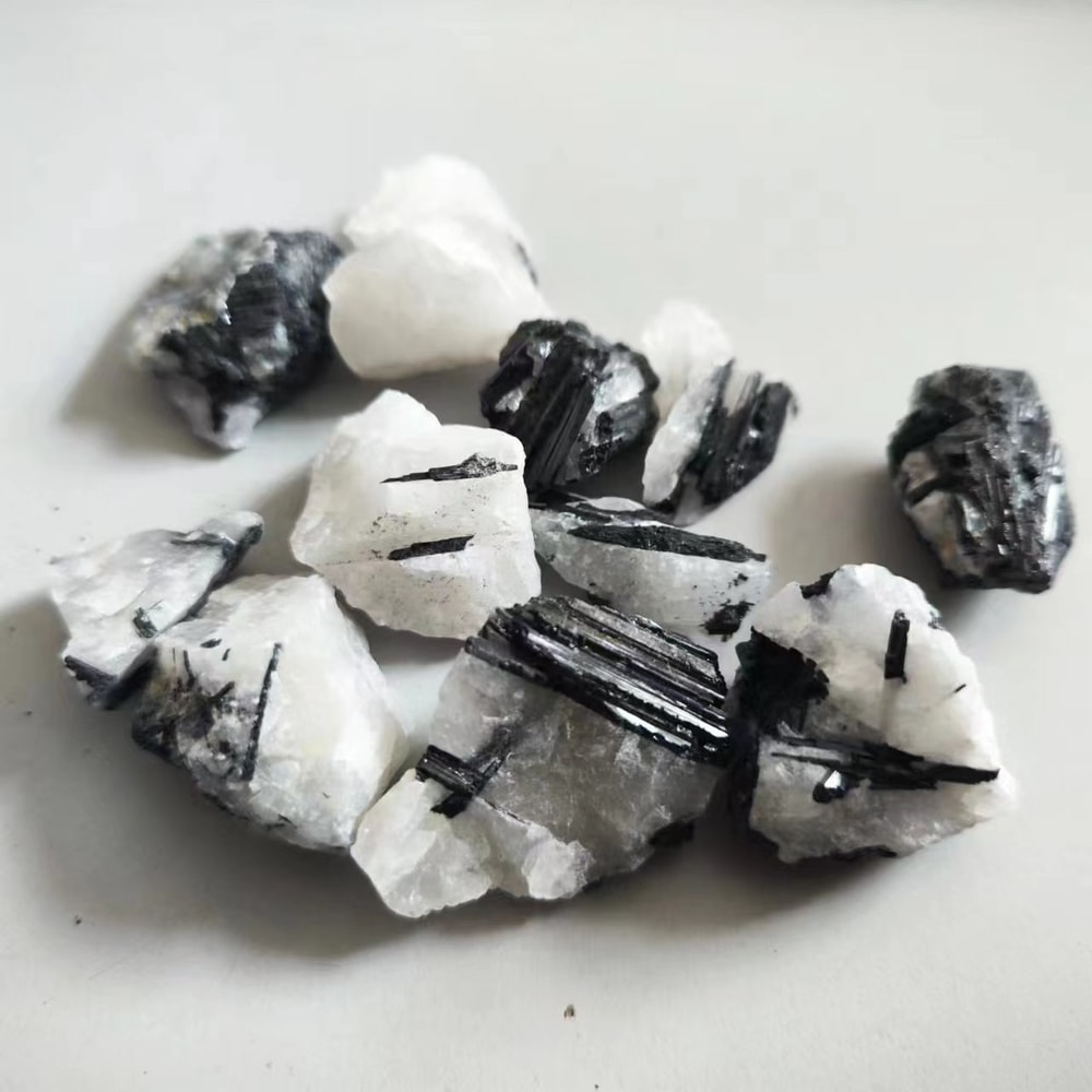 Black Tourmaline Stone, White Quartz Crystal Specimen for Home Decoration, Healing Ore and Irregular Stone Mineral