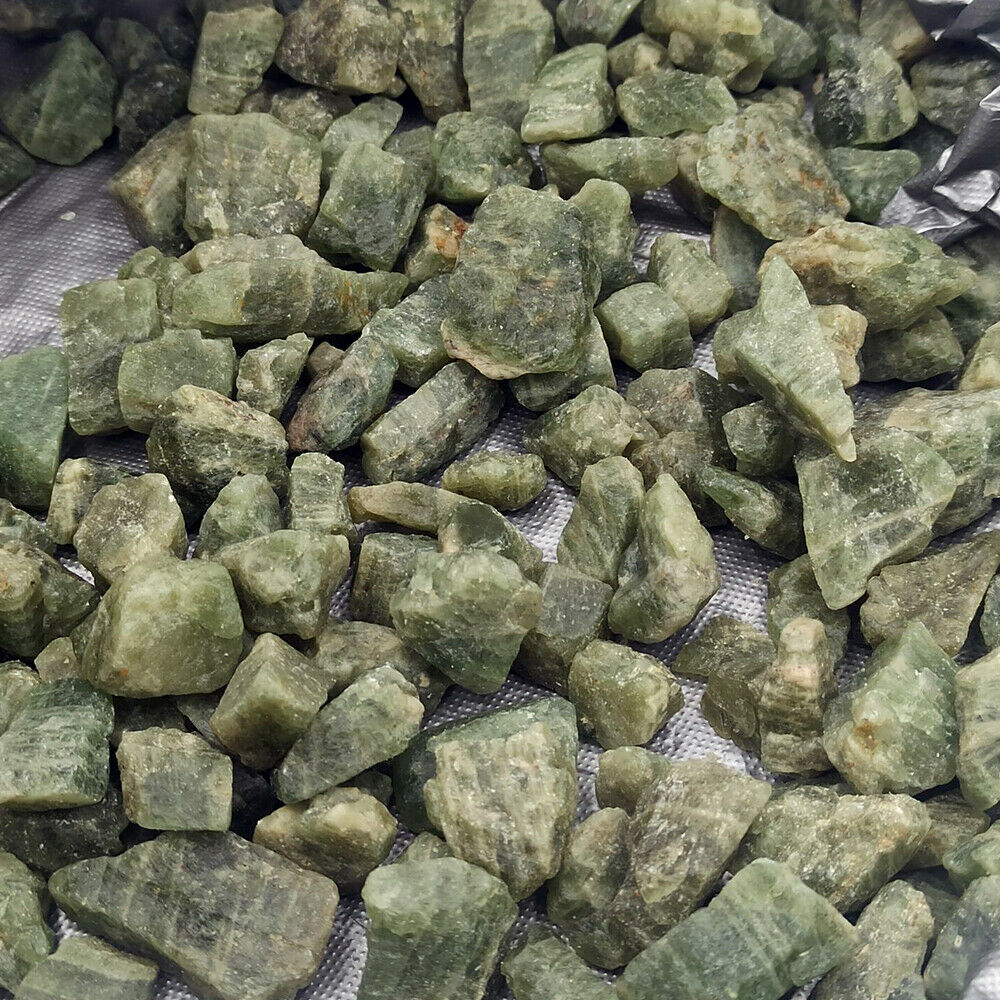 Green Apatite Raw Stone Quartz Crystal for Reiki Healing, Natural Mineral Specimen, Home Garden Decoration Gift