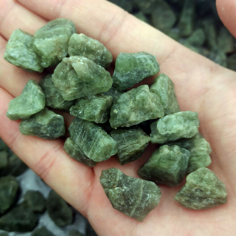 Green Apatite Raw Stone Quartz Crystal for Reiki Healing, Natural Mineral Specimen, Home Garden Decoration Gift