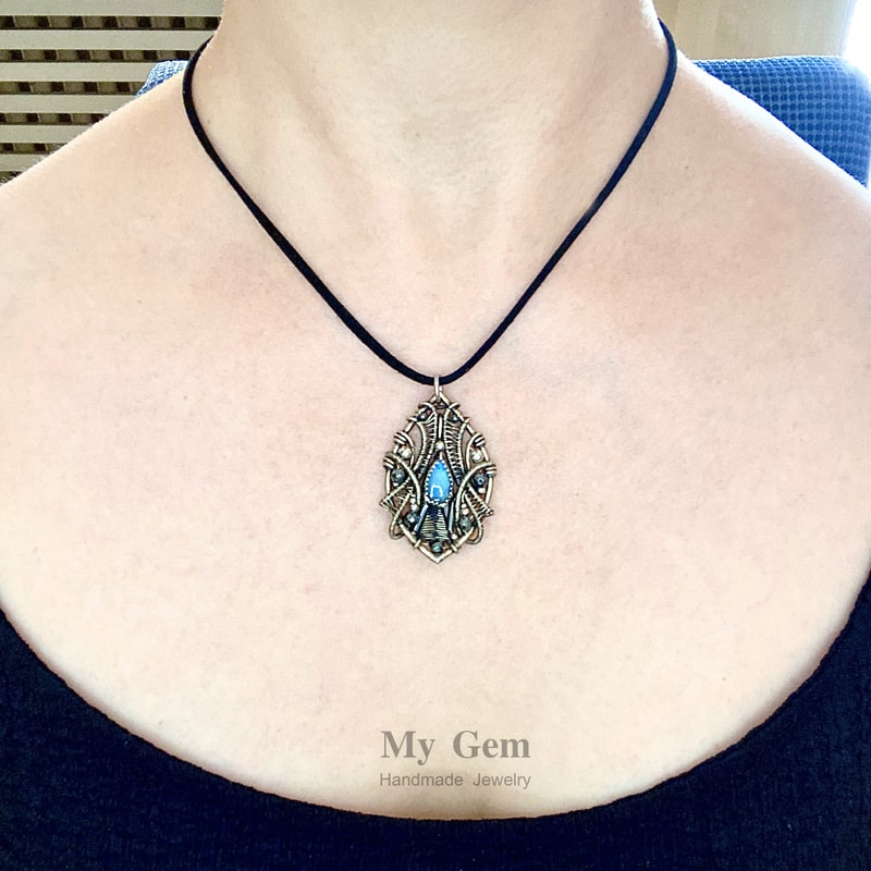 Labradorite Pendant Shimmering Labradorite 1