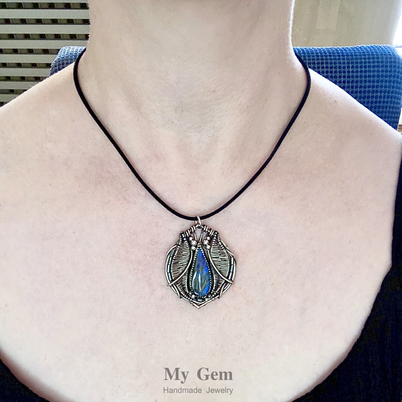 Labradorite Pendant Icy Labradorite 1