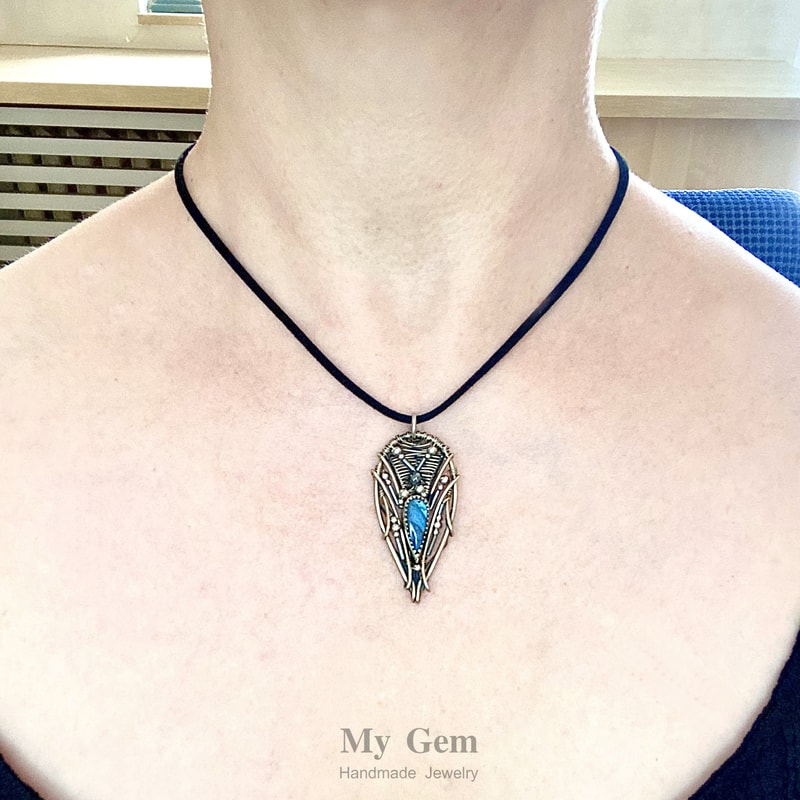 Labradorite Pendant Northern Sky Glow 1