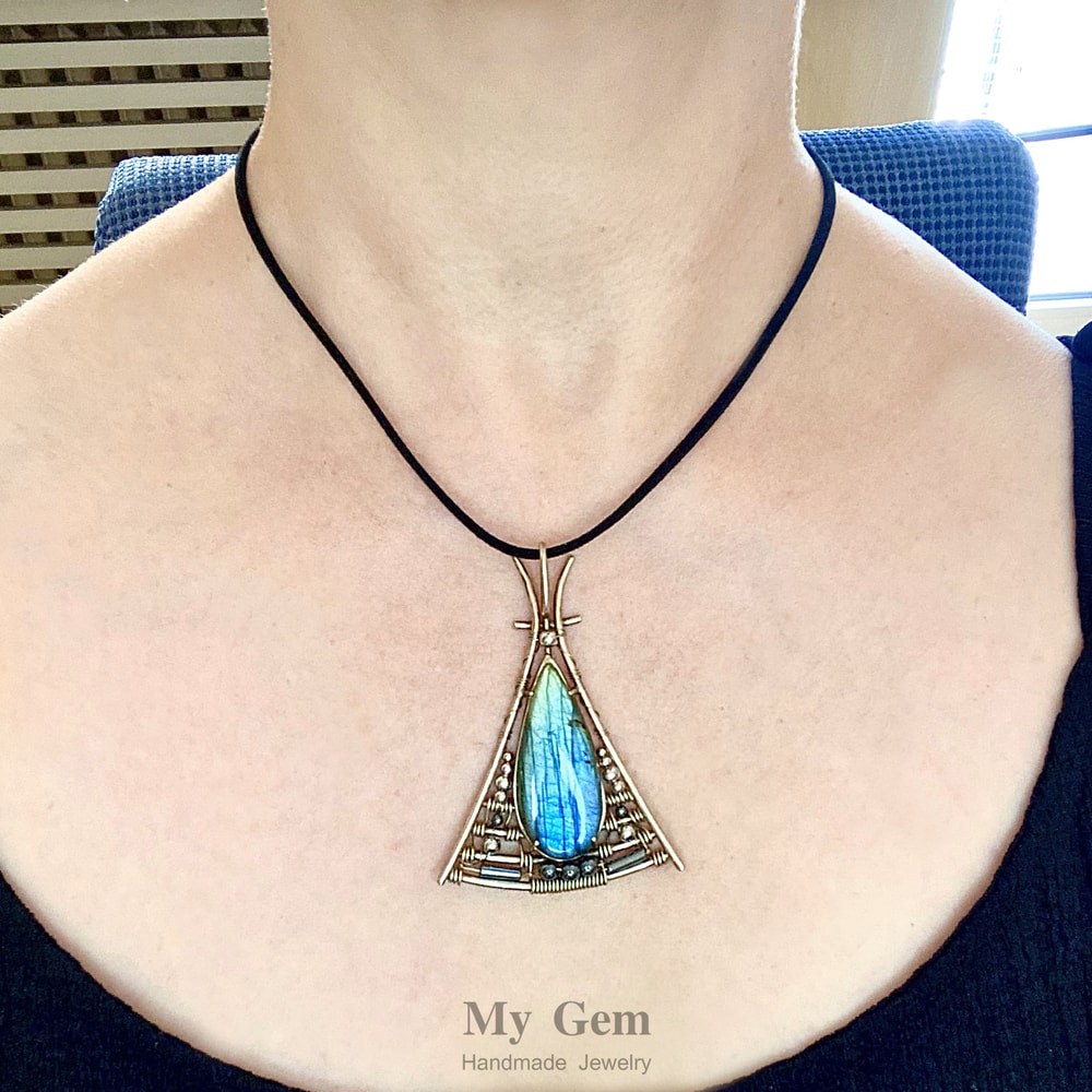 Labradorite Pendant Echo Of The North 1