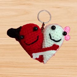 a crochet 3d couple Heart keychain pattern