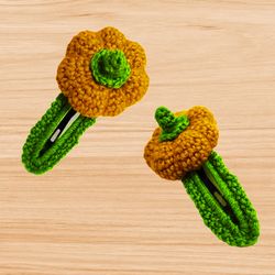 A crochet pumpkin Hair clip pattern